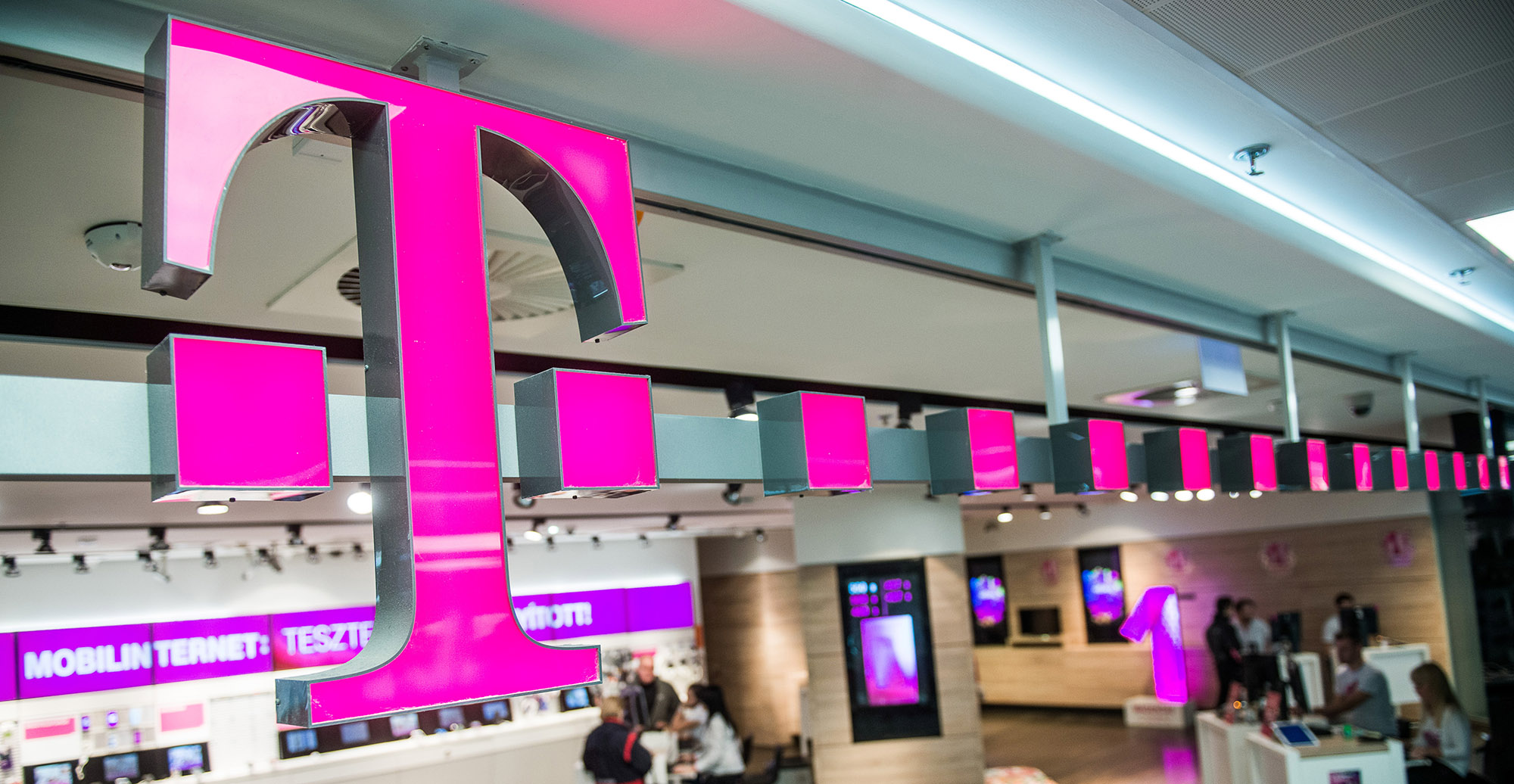 T-Mobile Glitch Shows Customer Data to Wrong Account Holders - Bloomberg