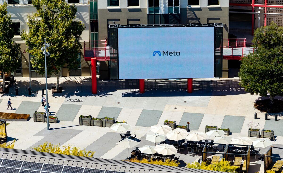 Meta Releases More Powerful AI Model, Edging Closer to Rivals