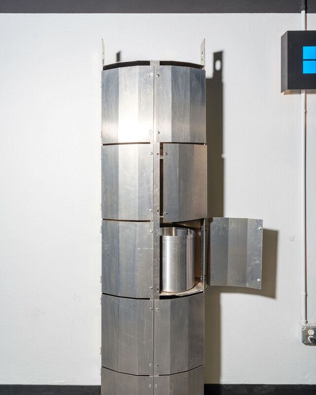 A storage pod that can hold 10 cryopreserved heads.