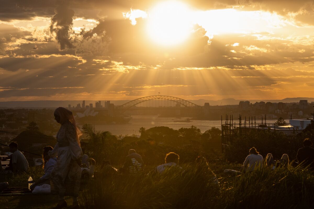 Bain Capital Exits Race for Australia’s oOh!Media, AFR Reports