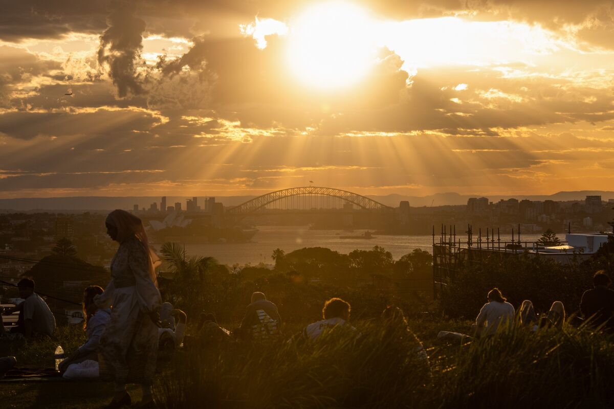 Bain Capital Exits Race for Australia’s oOh!Media, AFR Reports