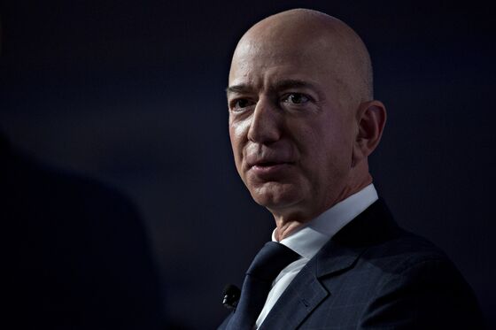 Bezos Taunts Retailers With a $16 Wage Challenge: ‘Do It!’