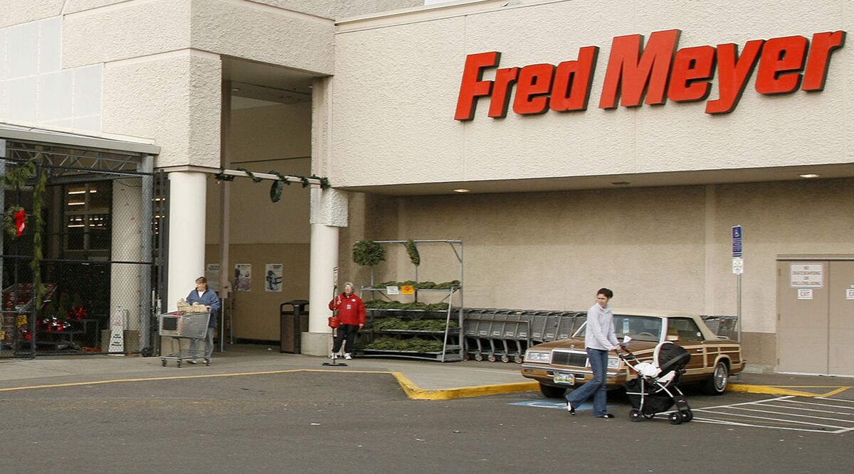 Kroger's Fred Meyer to Stop Selling Guns to Buyers Under Age 21 - Bloomberg