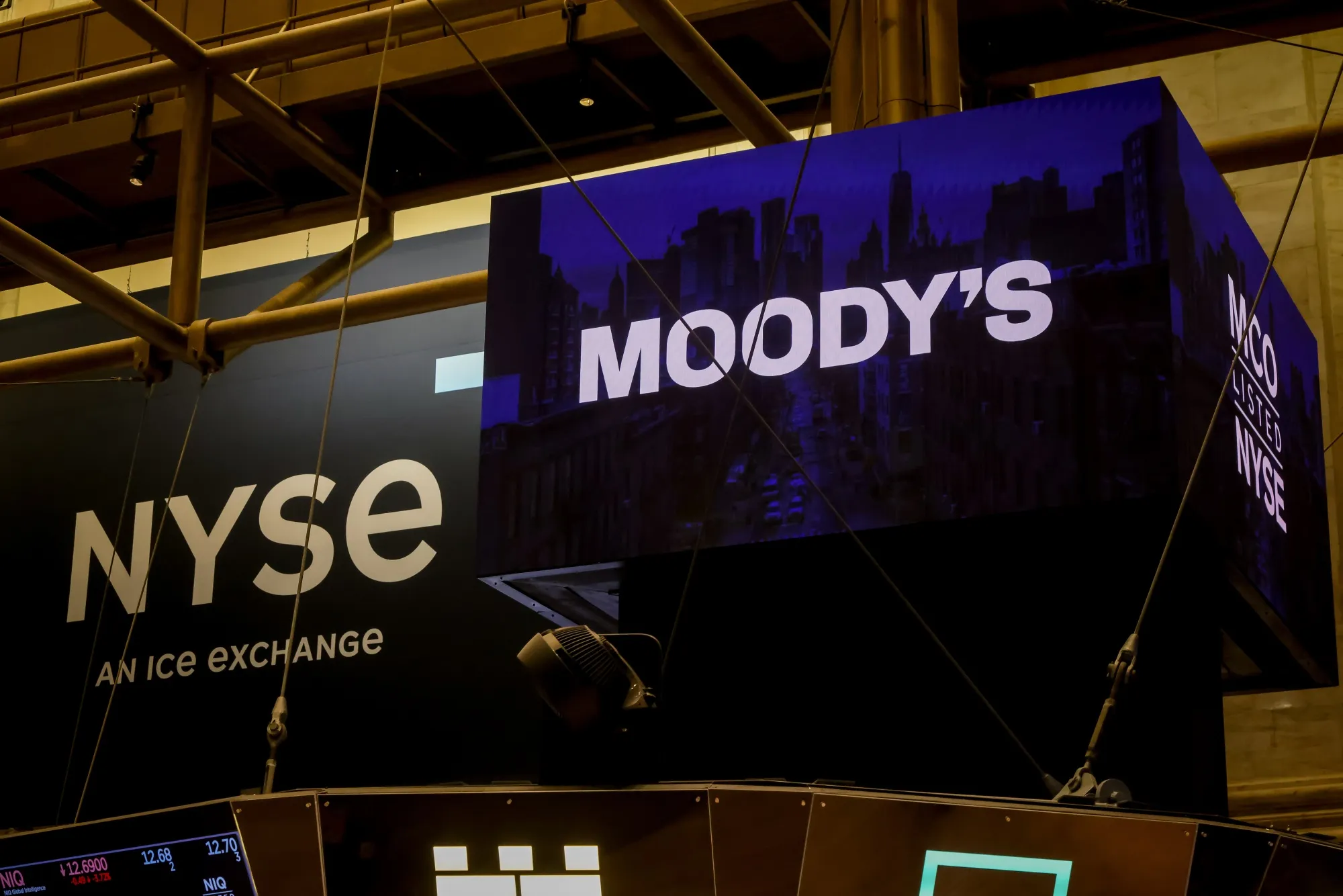 ムーディーズ、ステーブルコイン格付け導入方針－流動性リスク評価へ - Bloomberg