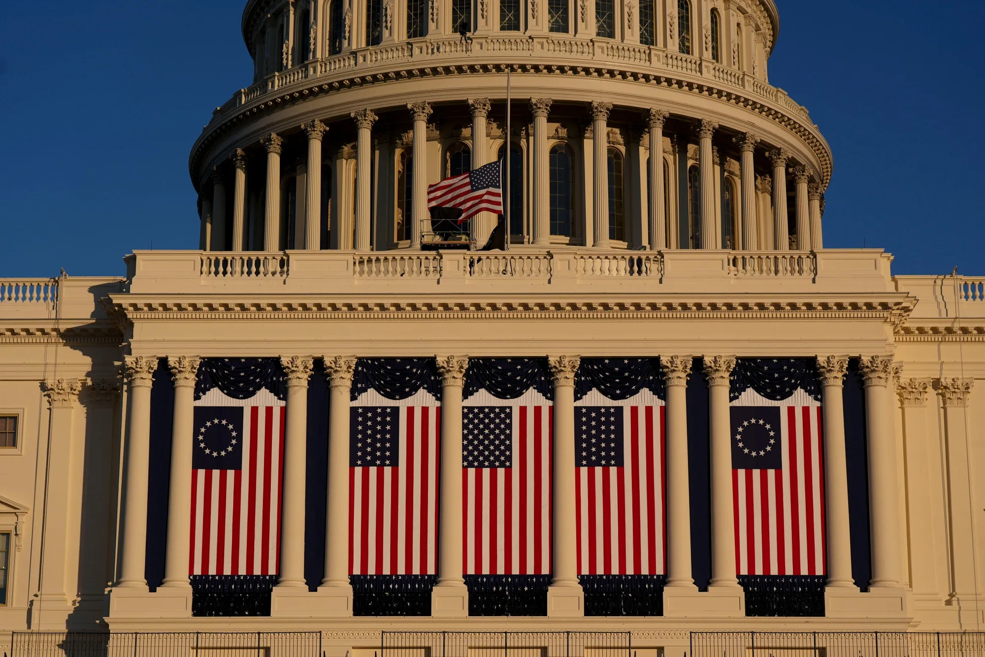 The financial pull of the US is relatively undiminished,&nbsp;despite predictions of its demise.