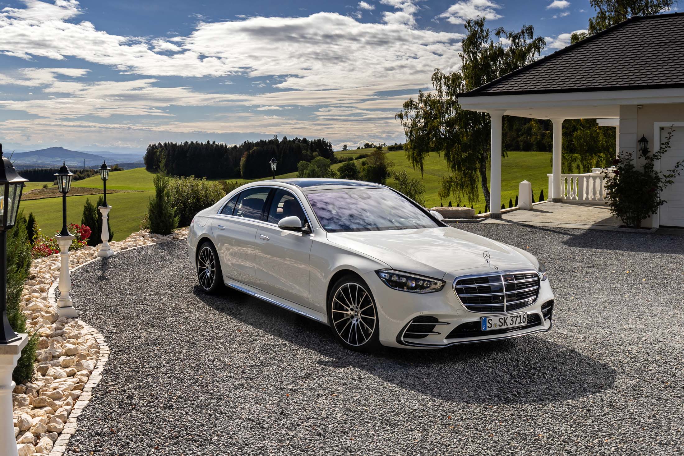 2021 Mercedes Benz S Class Sedan Review The Best In Its Segment Bloomberg