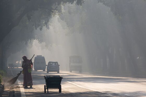 Delhi’s Dirty Air Has Intangible Costs for a Slowing Economy