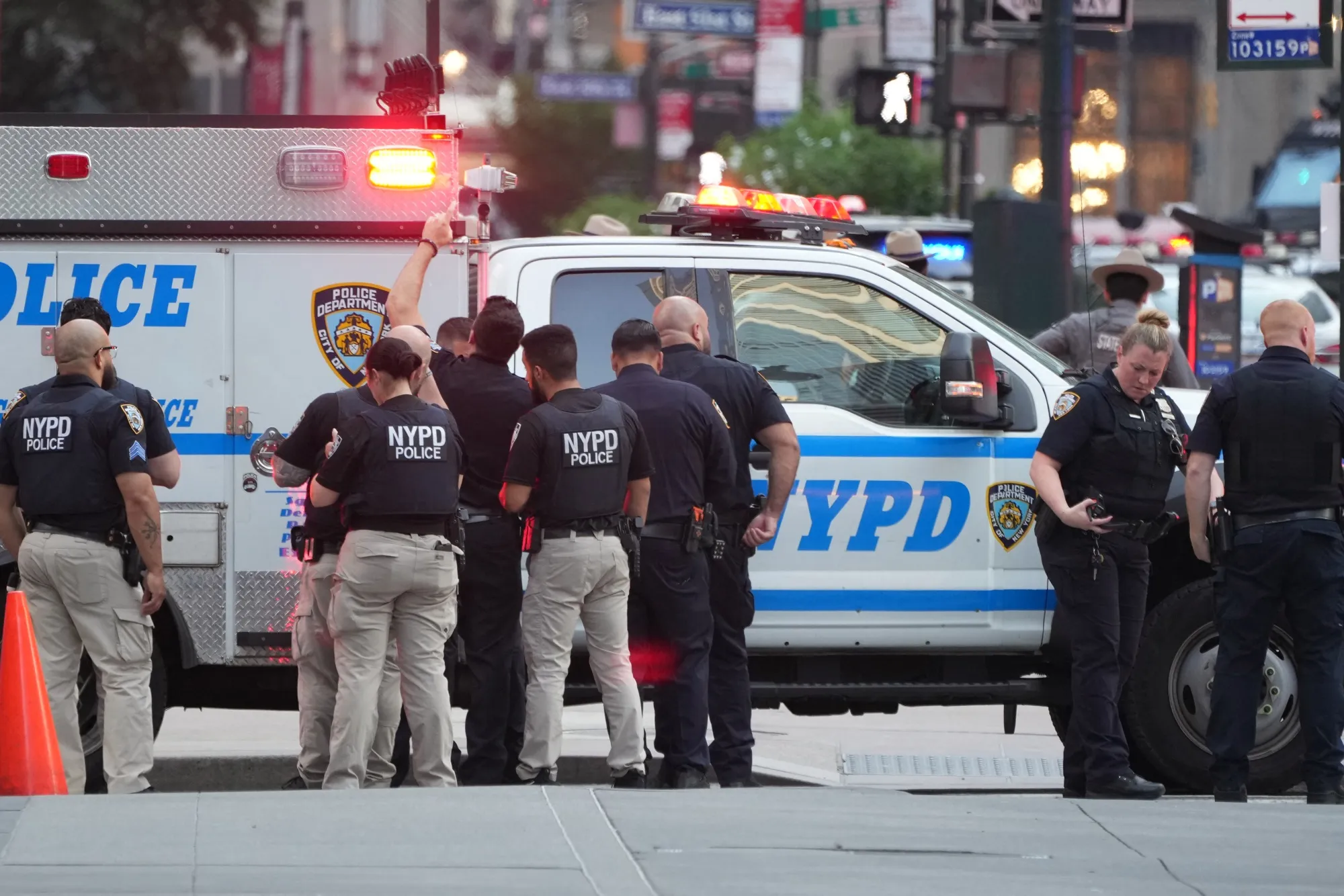 NY銃撃で警官ら死亡、容疑者の遺体発見－ブラックストーン入居ビル