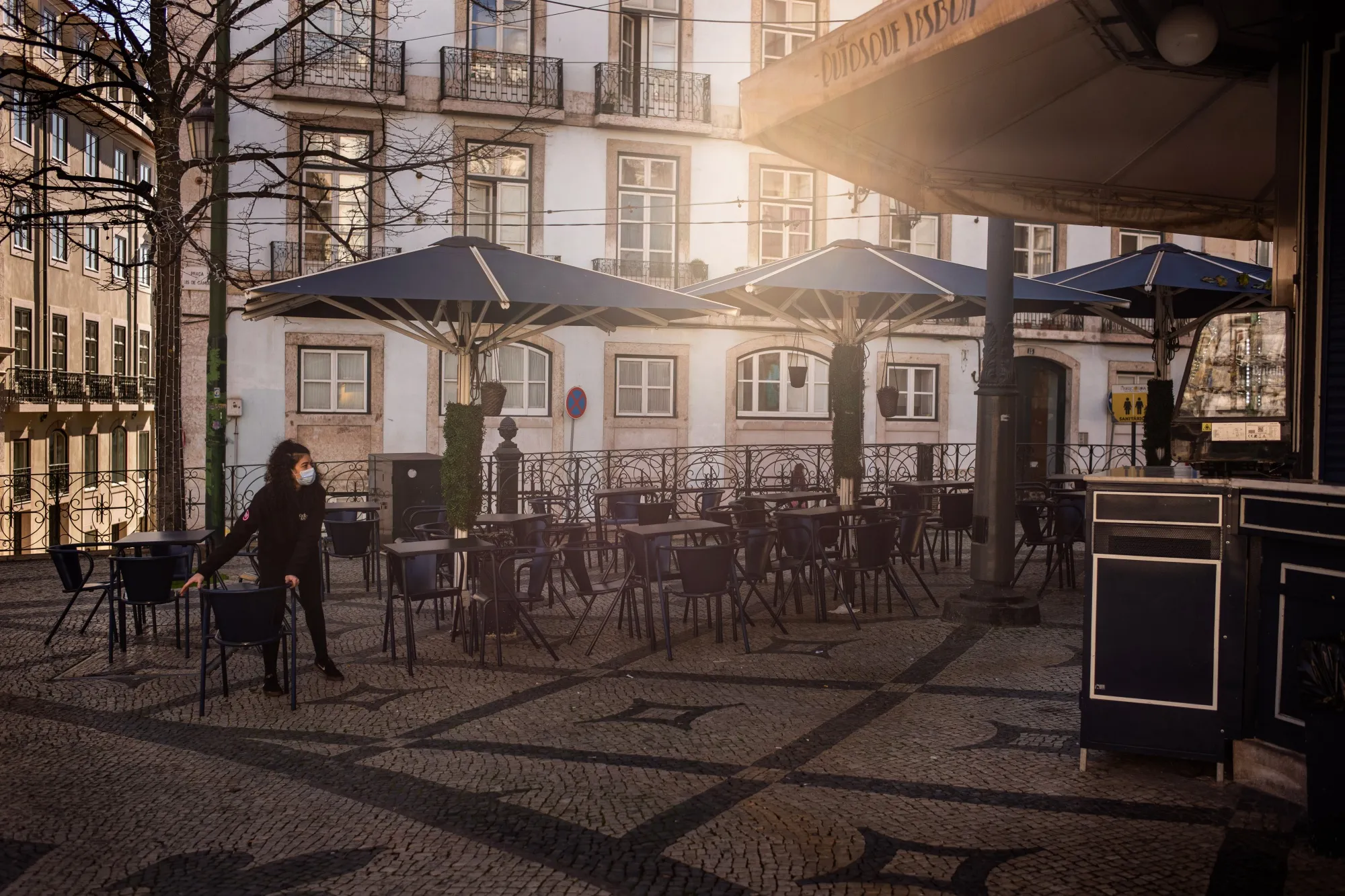 Portuguese Economy as Curbs Extended to Contain Virus