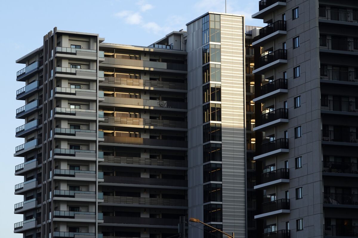 Japan FSA to Examine Real Estate Lending Risks as Rates Climb