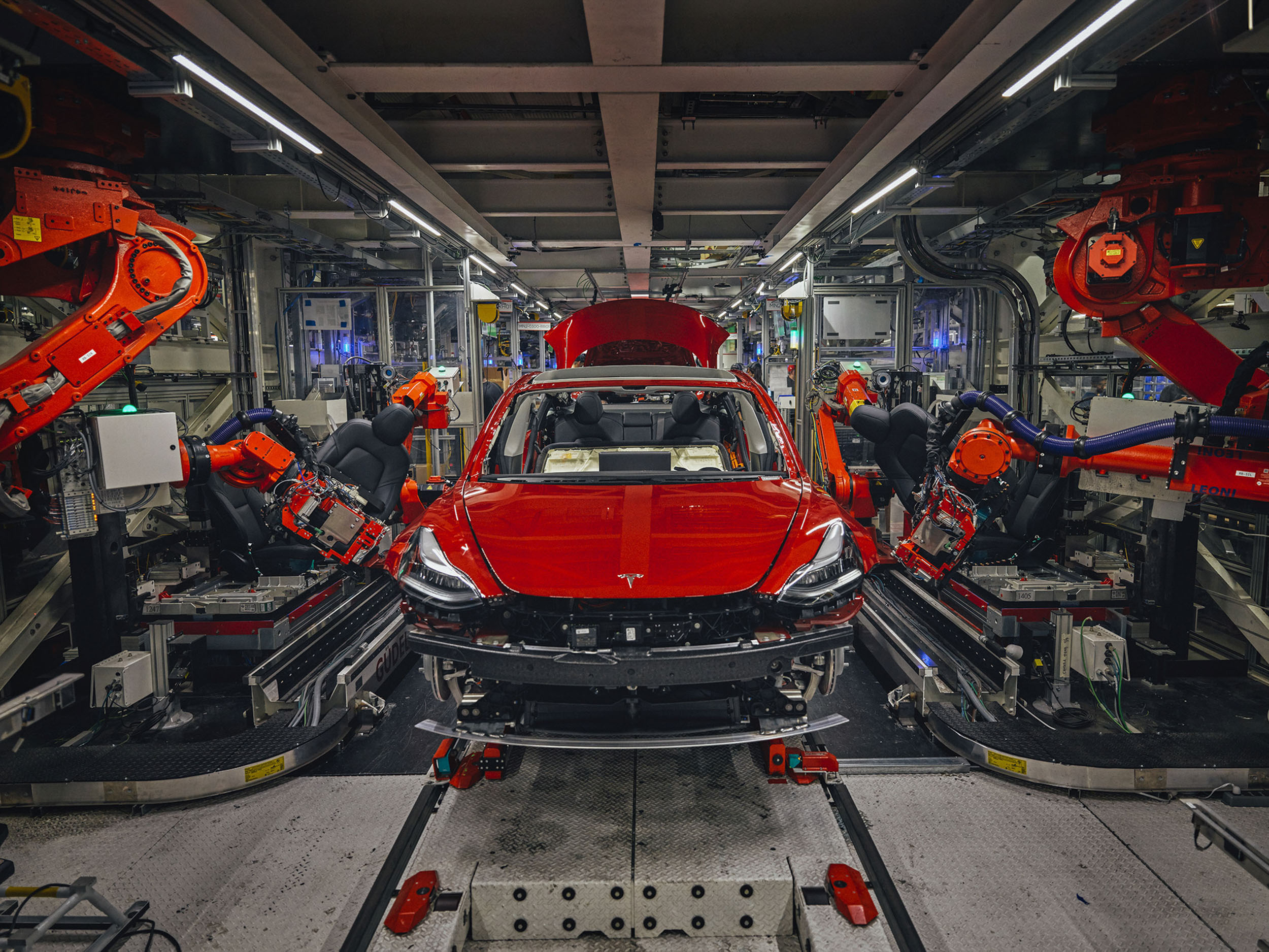 sød smag beviser underholdning Tesla Model 3: Photos of Elon Musk's Factory in Fremont - Bloomberg