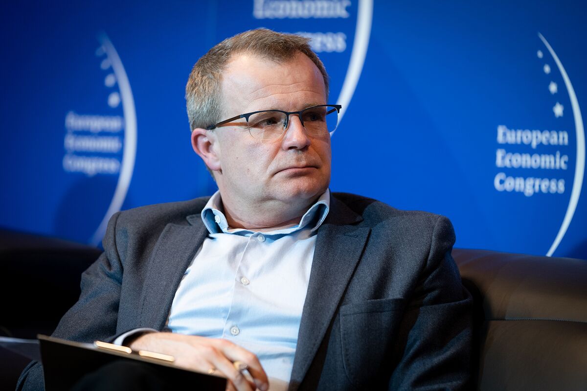 Poland’s Kotecki Mulls October Rate Cut if Power Costs Capped