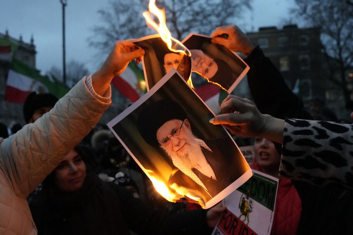 Trump Signals Iran Attack on Hold, Brent Slumps Trump Signals Iran Attack on Hold, Brent Slumps