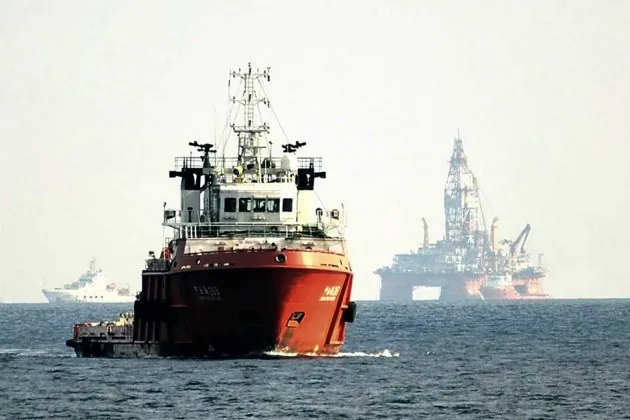 A Chinese vessel approaches a Vietnamese Coast Guard patrol ship near an oil rig installed by China off the Parcel Islands in South China Sea on May 28