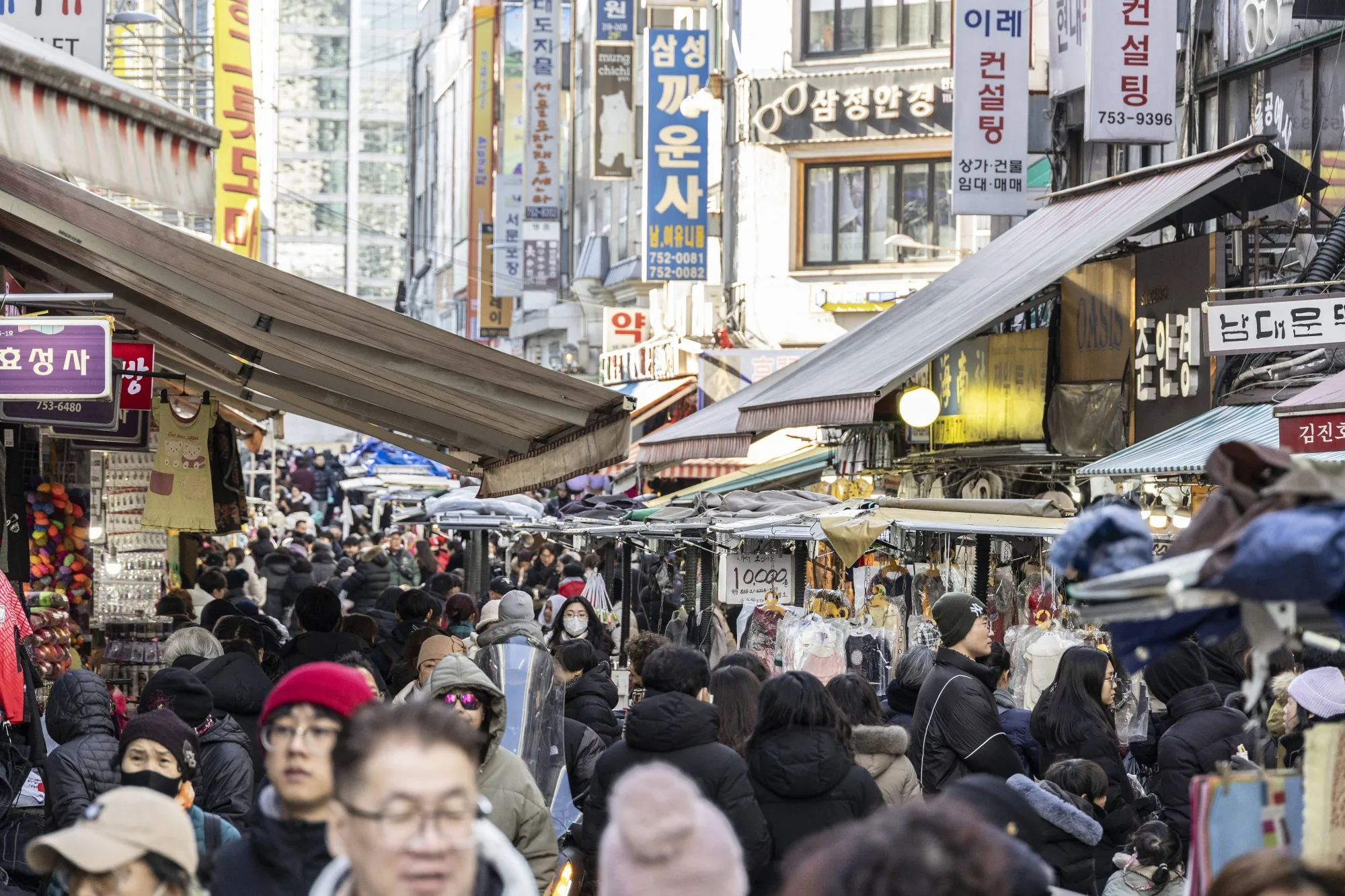 Faced with potential US tariffs and fallout from its brush with martial law, South Korea&nbsp;is looking at&nbsp;stimulus&nbsp;to help the economy.&nbsp;