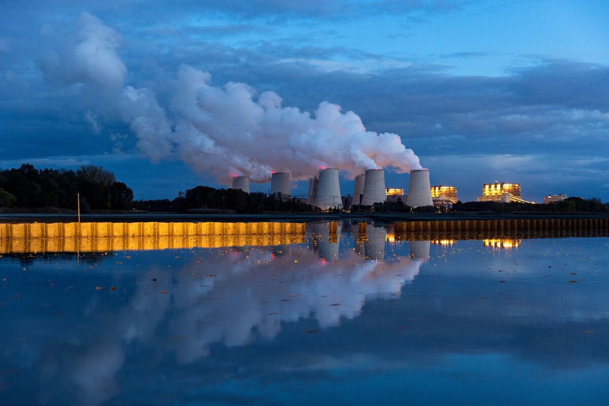 bloomberg.com - Eva Brendel - Dwindling Coal Fleet in Europe Reaps Windfall From Gas Rally