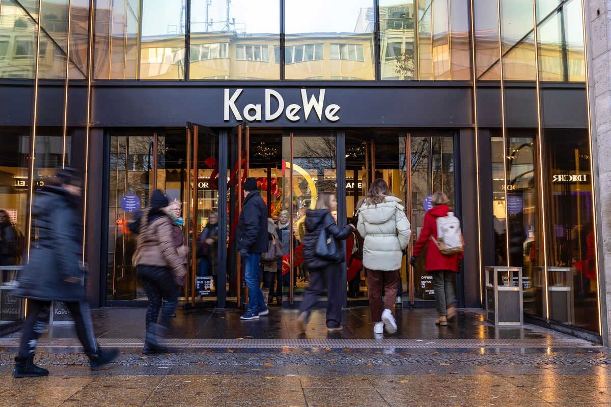 Germany's biggest department store files for bankruptcy protection again