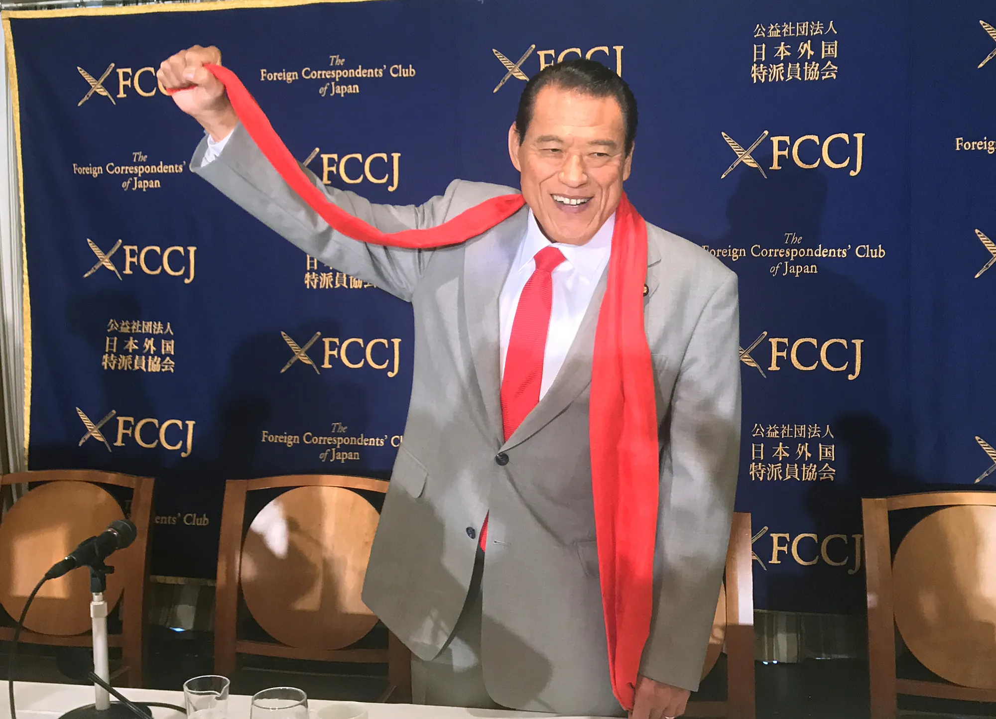 アントニオ猪木氏、自民に北朝鮮と対話したい人がいる - Bloomberg
