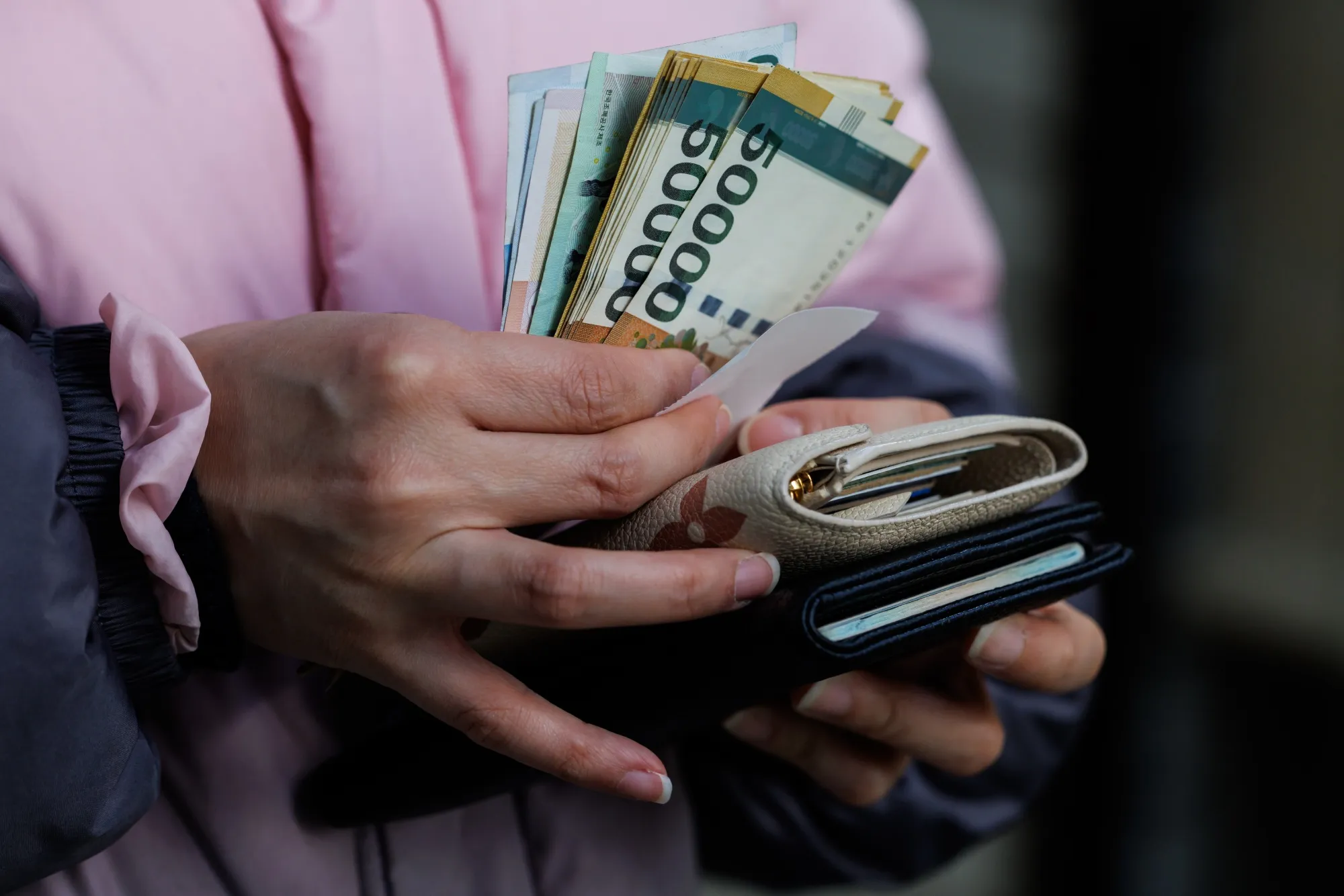 KRW/USD: South Korea Won Weakens, Heads for Longest Losing Streak Since  2008 - Bloomberg