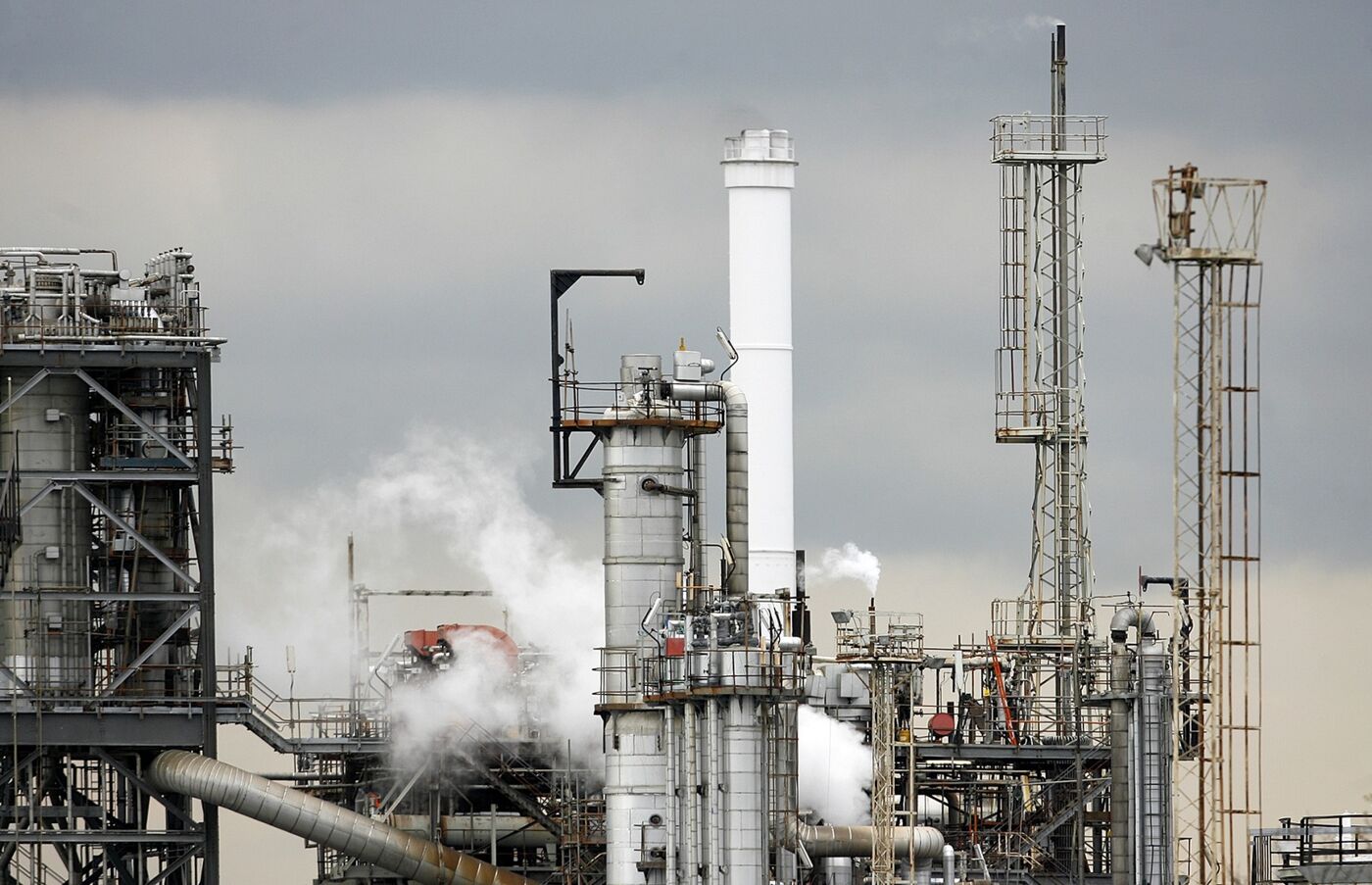 UK Oil Refinery Stanlow Plans to Sell More Fuel When Rival Shuts ...