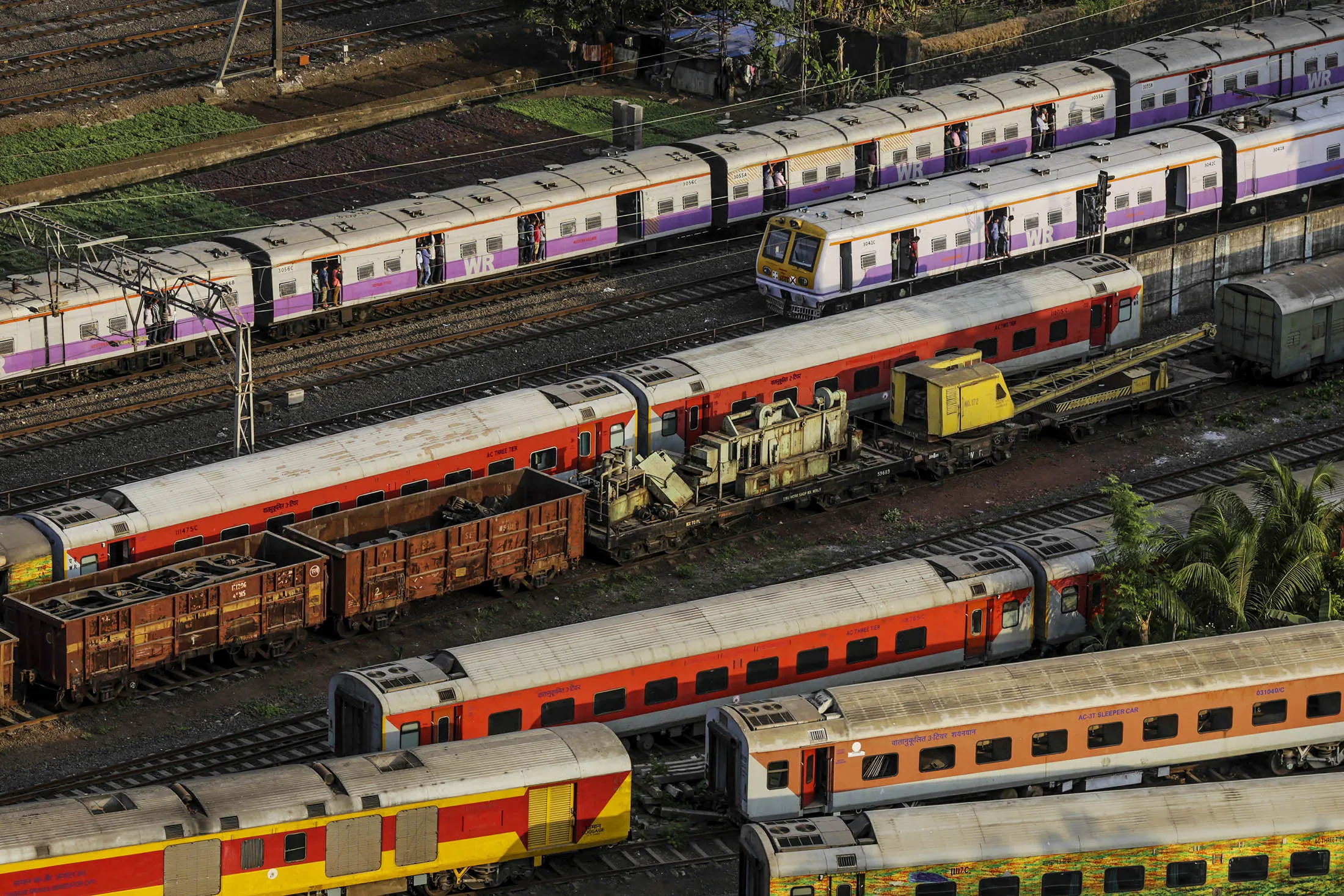 1505289171_india railway hp social