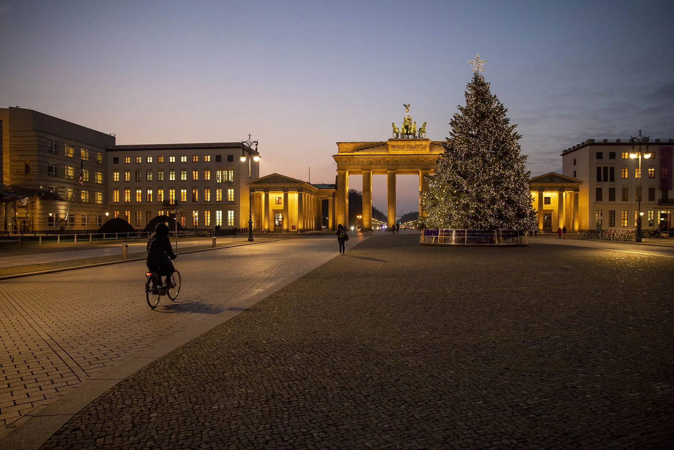 Christmas Season Begins Muted During Coronavirus Second Wave