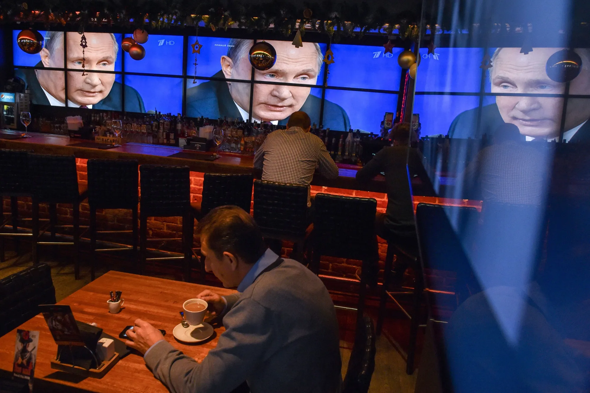 Screens broadcast&nbsp;Vladimir Putin’s annual press conference in Moscow on Dec. 20, 2018.