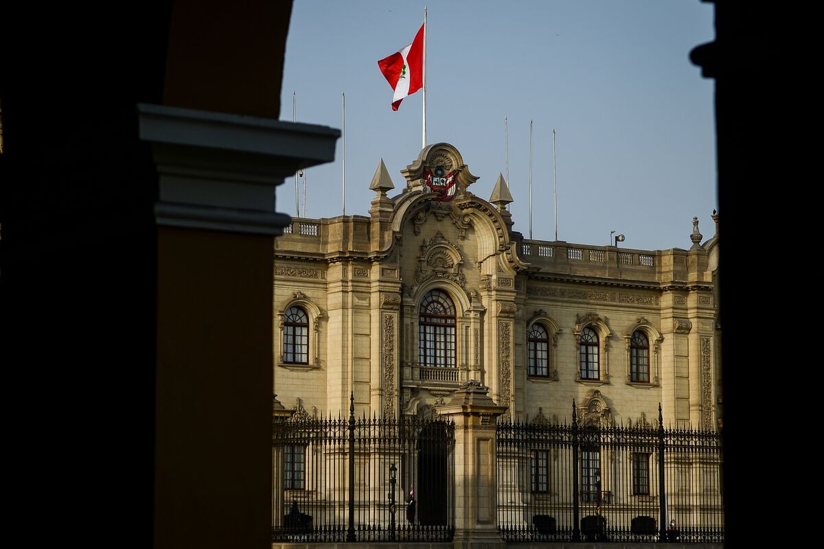 Strong earthquake shakes Peru's southern Andes; no immediate reports of damage or casualties, no tsunami threat