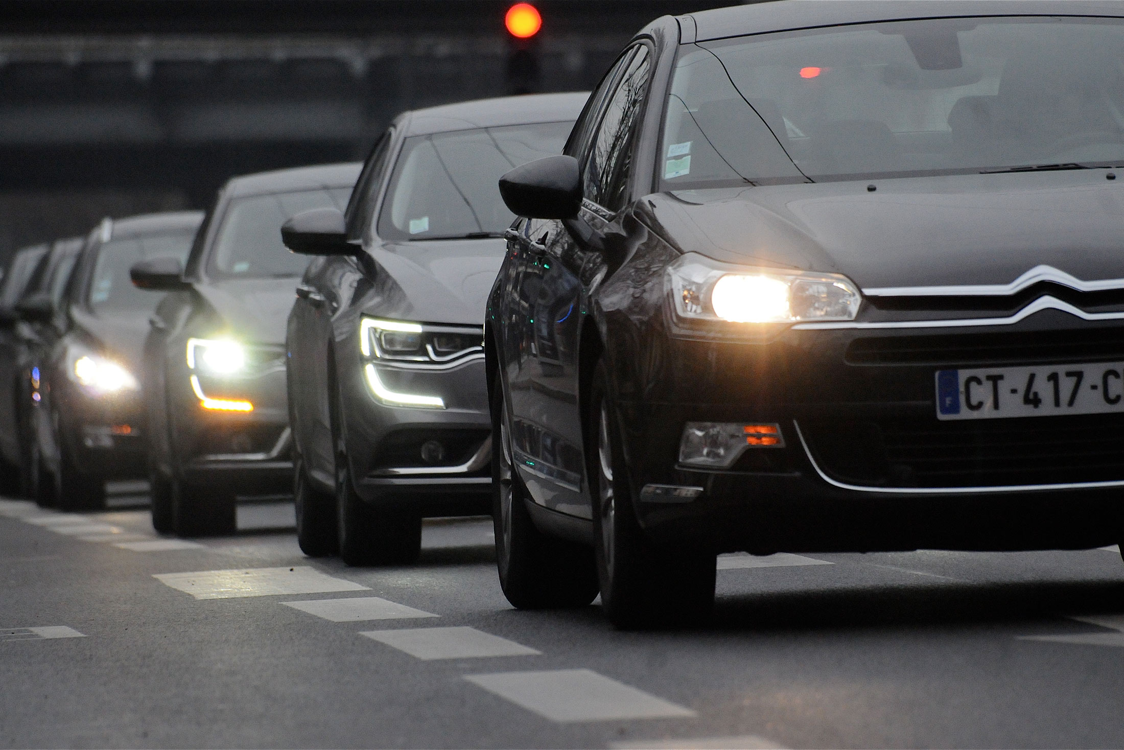 Uber Offers French Drivers Revenue Insurance, Avoiding Wage Law - Bloomberg