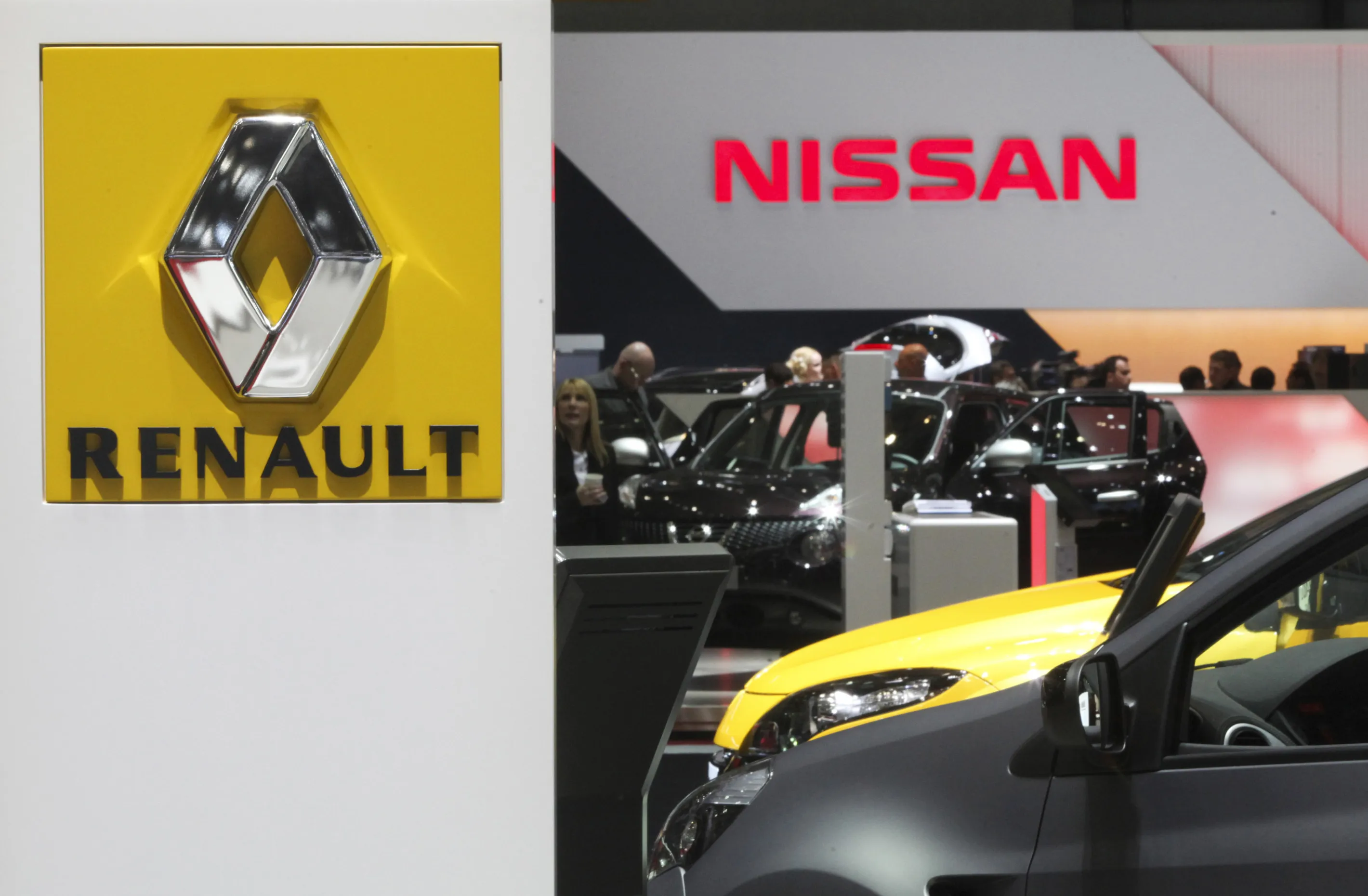 File: Renault SA, Nissan Motor Co. In Merger Talks