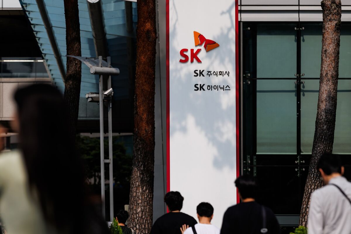 SK Hynix Indicated to Climb 17% After $26.5 Billion ADR Offering