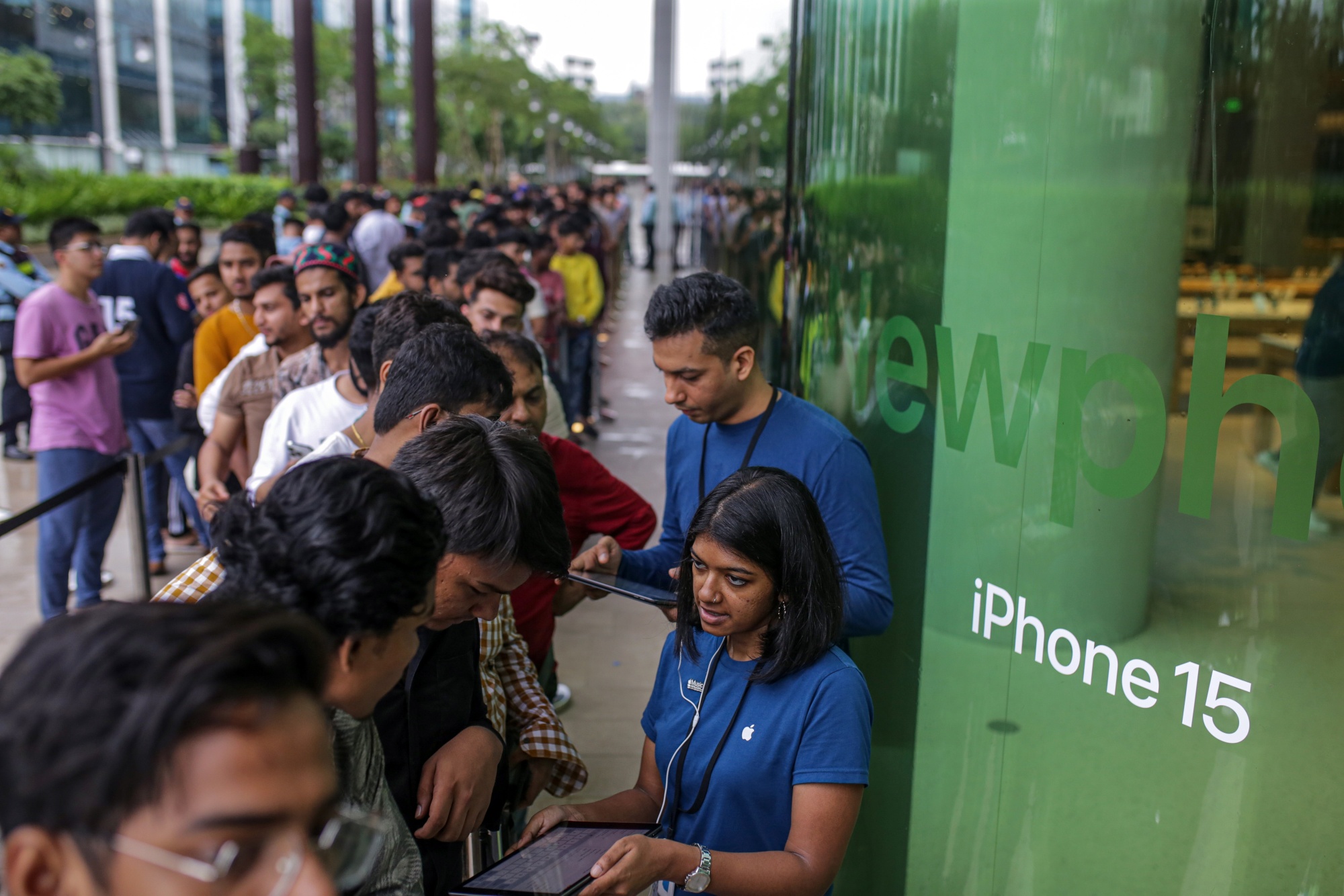 Apple IPhone 15 Begins Sale In India