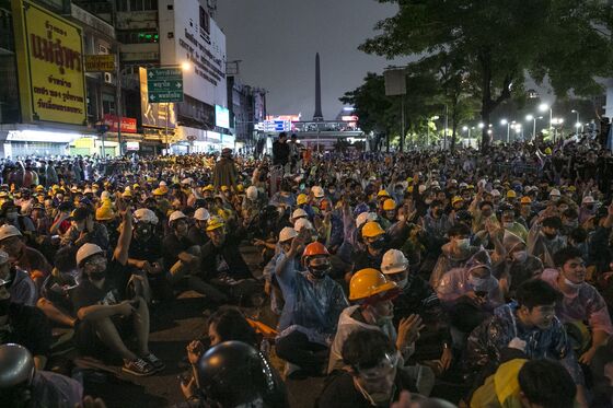 Thai Protesters Ignore Crackdown to Rally for Fifth Day