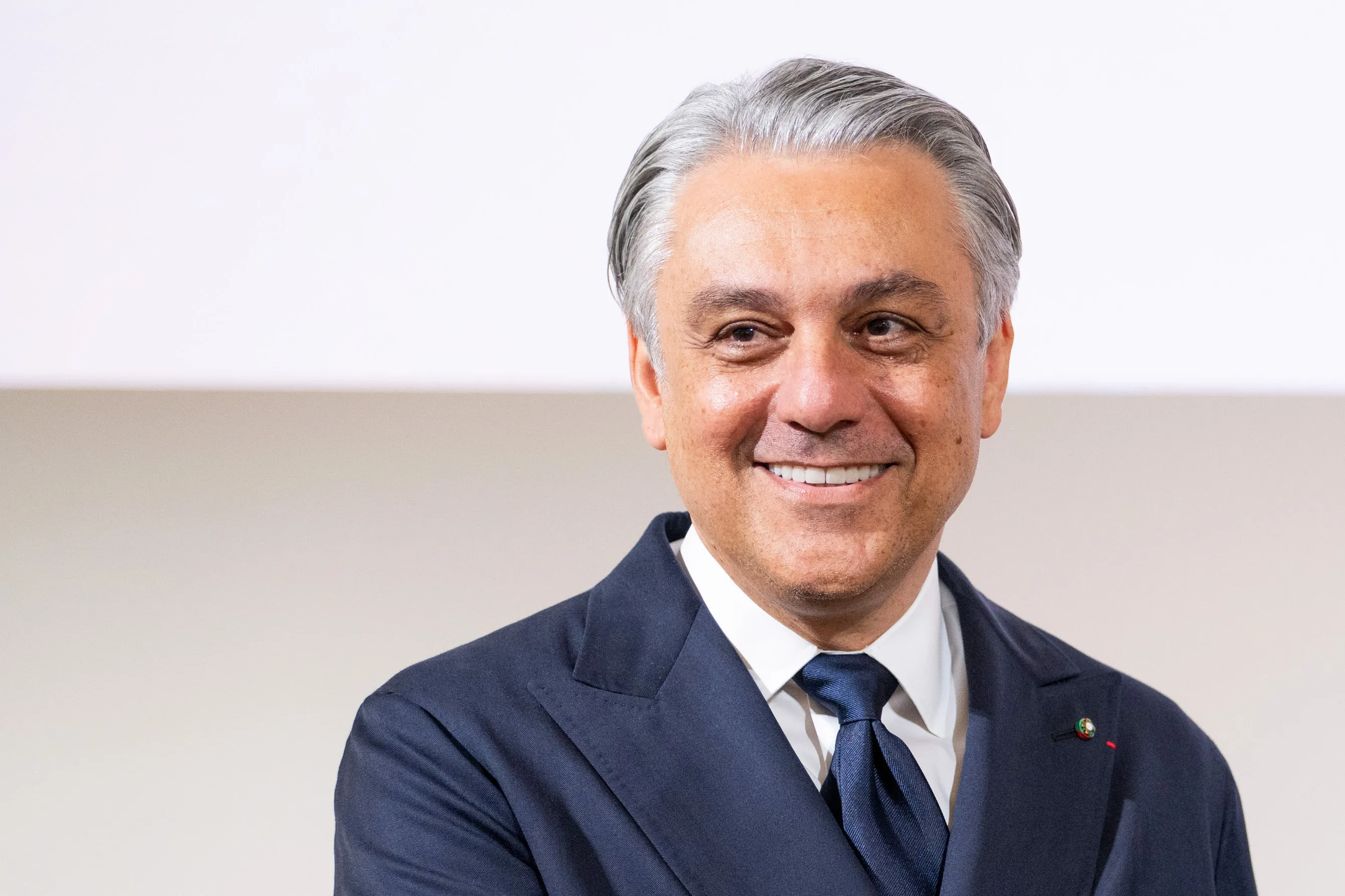 Kering Shares Notch Best-Ever Quarter as De Meo Readies Overhaul - Bloomberg