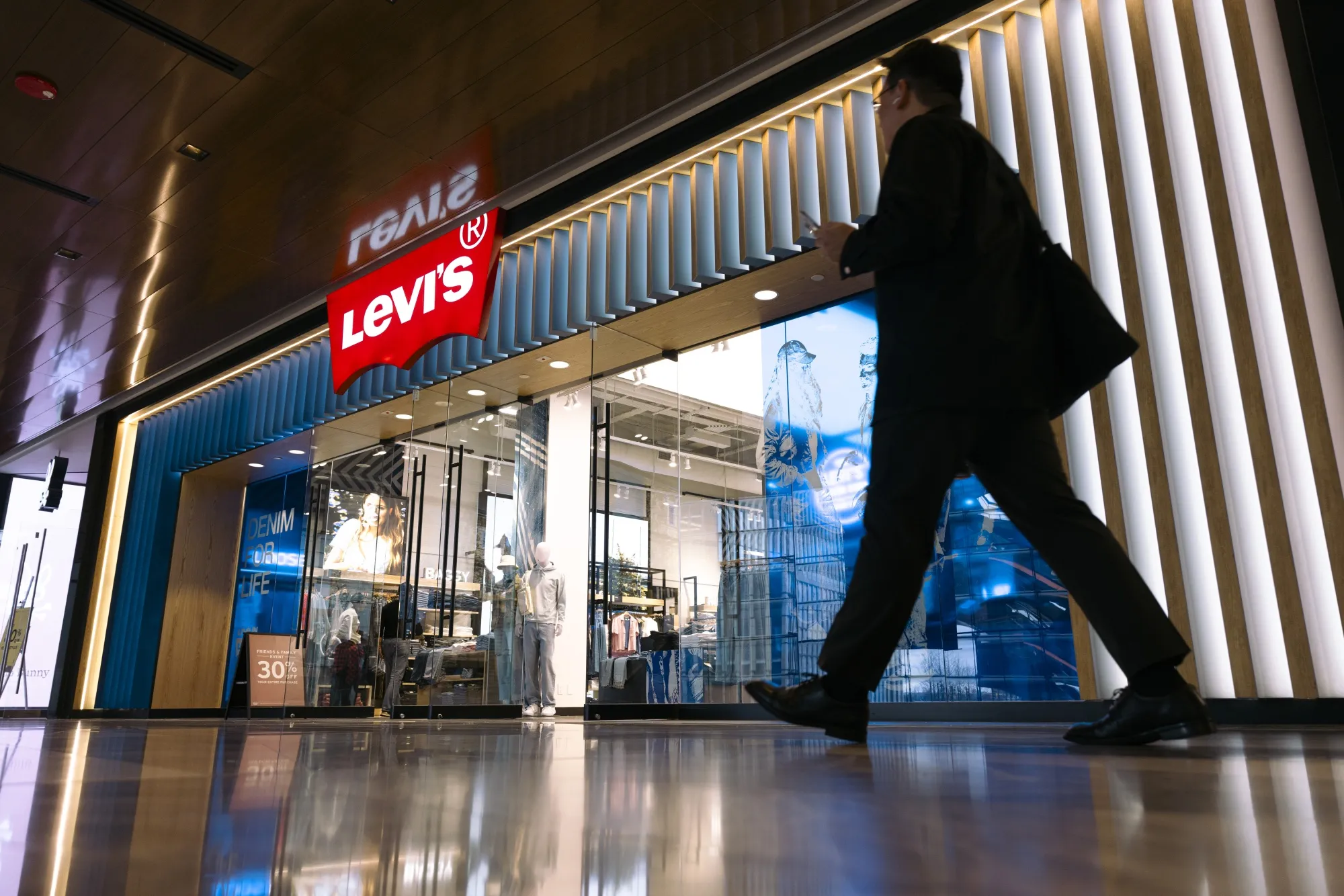 Tariff Refunds Drive Apparel Profit Surge | Demand Slowdown Signals Market Caution