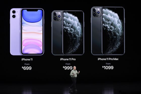 Apple Bets on Cameras, New Pro Model to Sell Its Latest iPhones