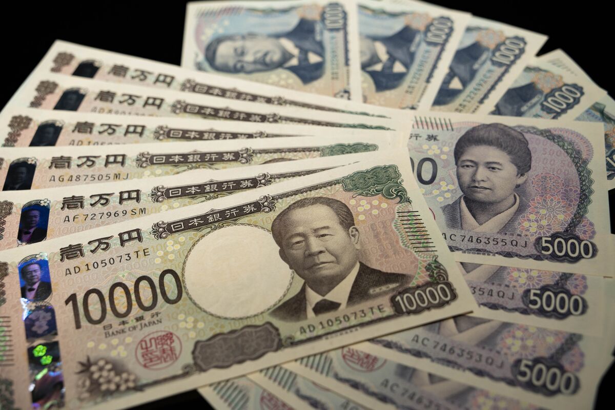円売り加速、対ドル154円台で2月以来の安値－日米金融政策を意識 - Bloomberg