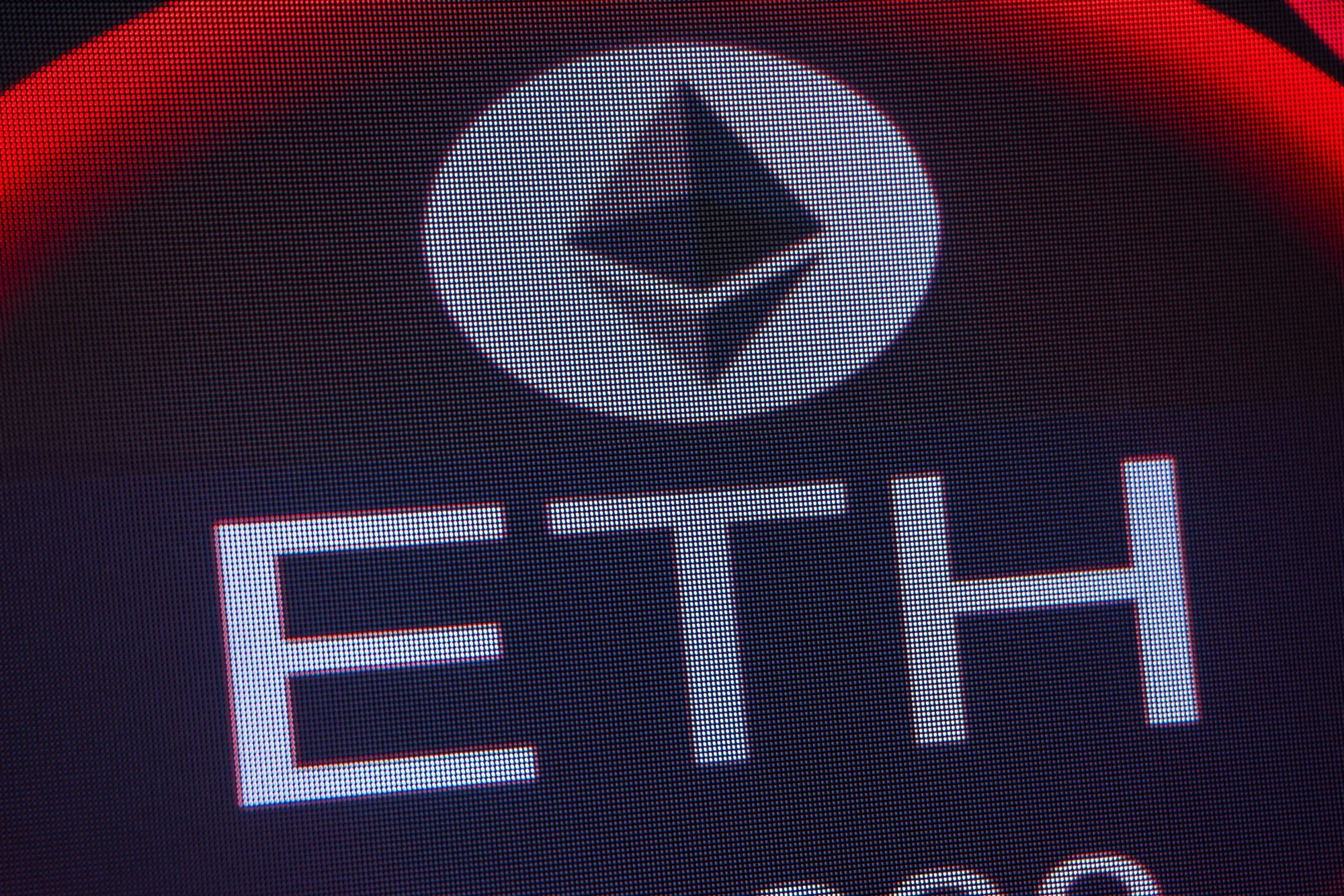 ビットコイン10万ドル割れ、イーサ急落－米軍の攻撃でリスクオフ - Bloomberg