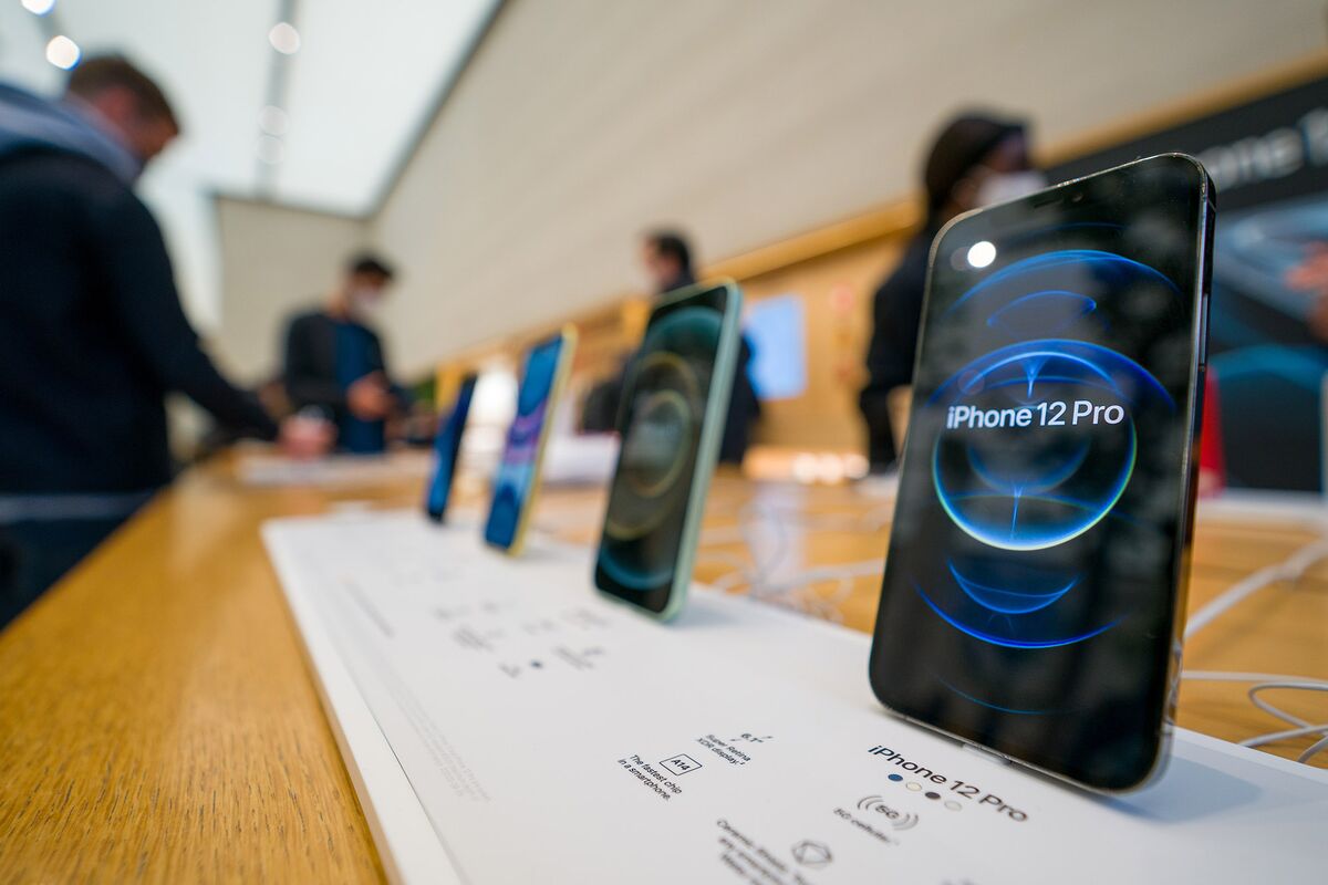 Apple 5g Iphones What Do The Abbreviations Mean 5g 5g E 5g Uw And 5g Bloomberg