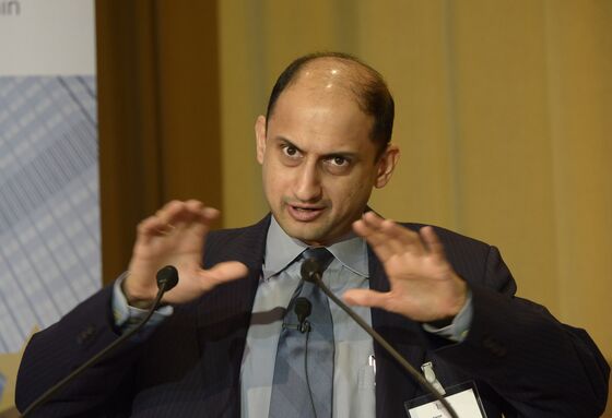Central Banker Returns to NYU From India With Warnings Largely Unheeded