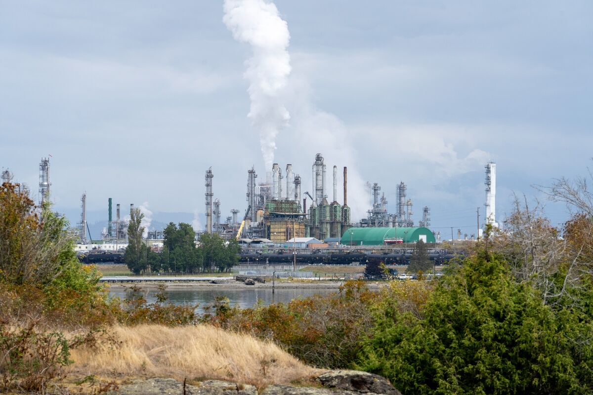 bloomberg.com - Alex Longley - Price of Physical Oil Barrels Slides Just as Crude Futures Rally