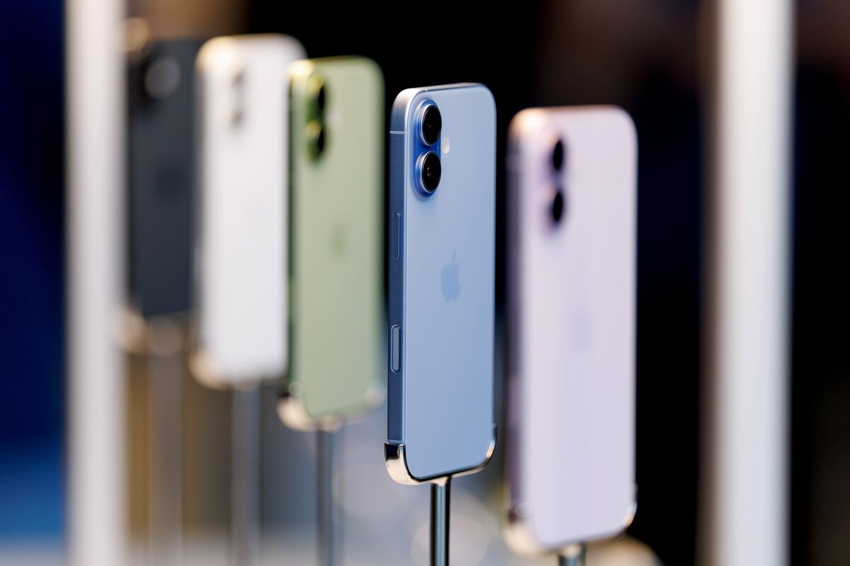 Apple’s New iPhone Outsells Previous Model by 14% in US, China