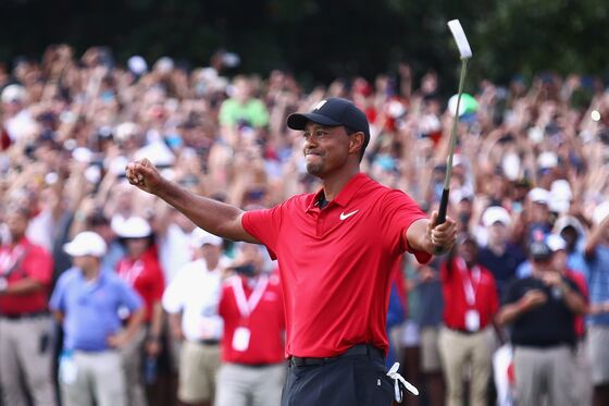 Tiger Woods Completes Comeback, Taking First Title in Five Years