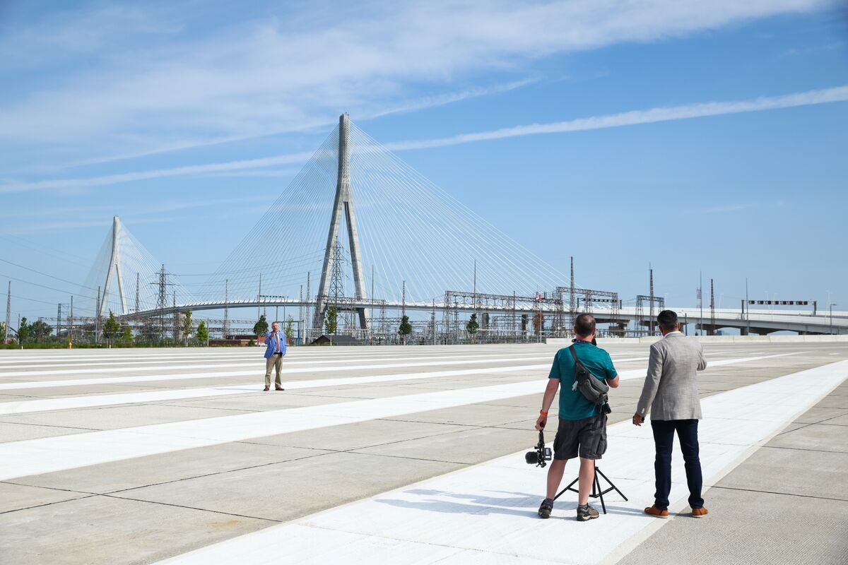 Canada Opens Bridge to Detroit, Drops US Officials From Ceremony