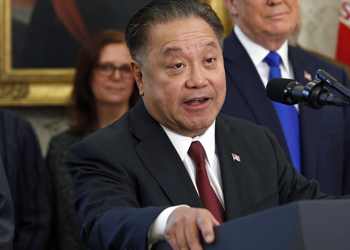Broadcom CEO’s Pay Soars to $161.8 Million After Stock Award - Bloomberg