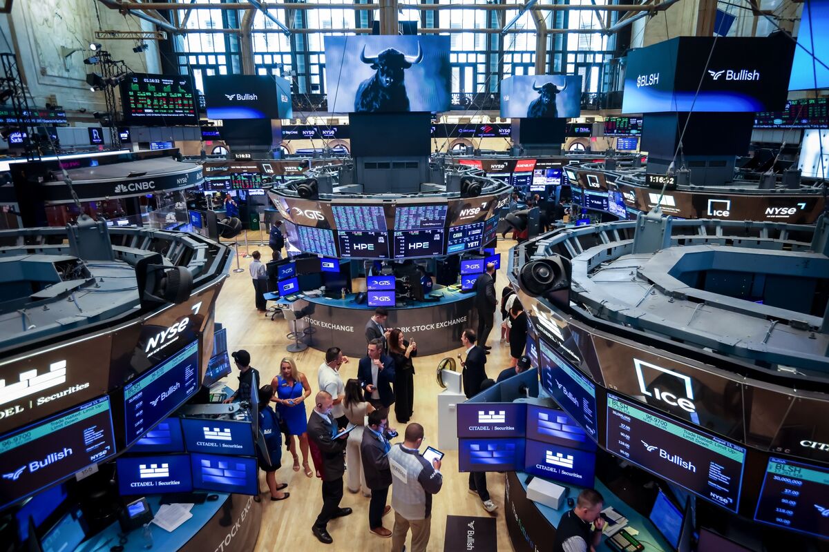 Wall Street Courts Retail Traders to Supercharge IPOs