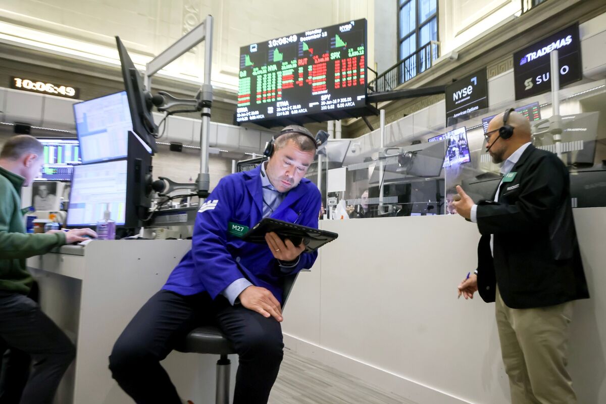 Wall Street’s Hot 2026 Trades, From AI Dispersion to Tech Tails