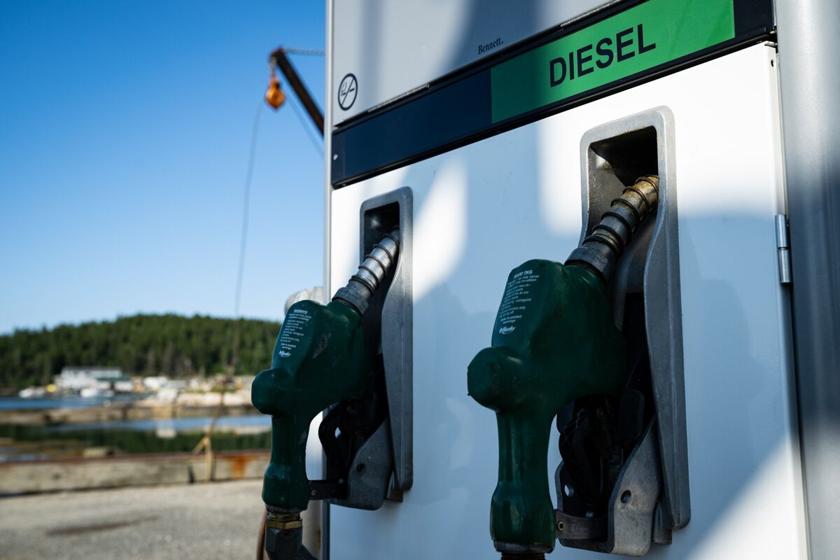 Hormuz Fuel Exports’ Slow Recovery Keeps Prices Near Record