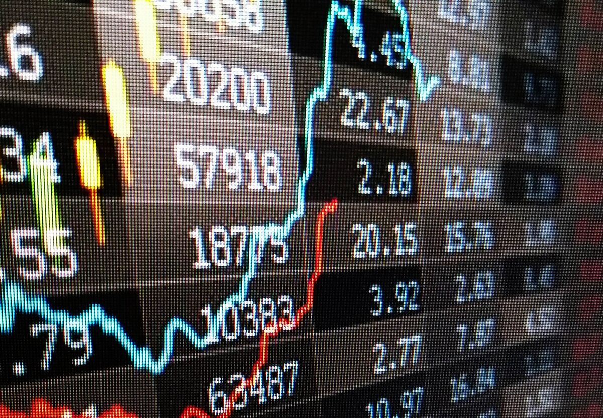 Hedge Funds Cut Risky Bets in Largest Market Unwind Since 2021 Short ...
