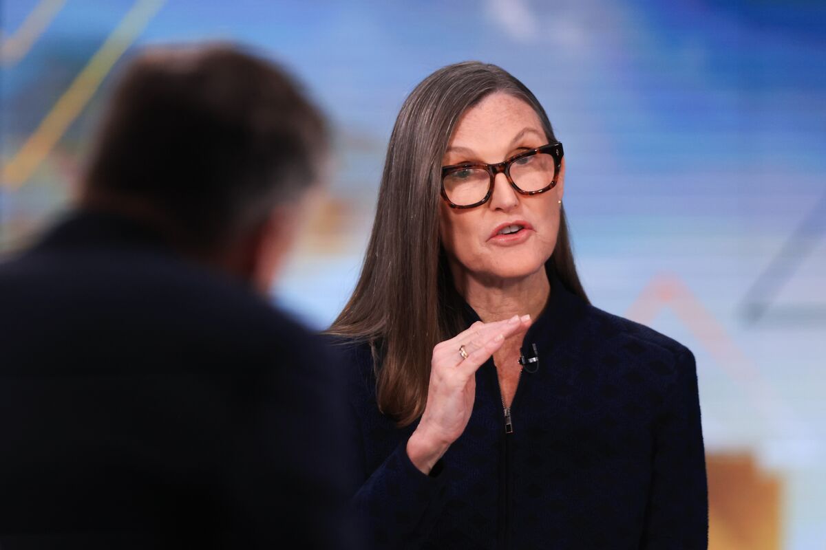🟪"Cathie Wood prevede una svolta nei mercati azionari dopo la volatilità delle tariffe di Trump"